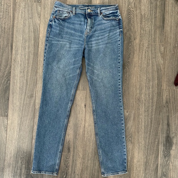 EUC Women’s Mid Rise Boyfriend Jeans Blue Denim Wash Old Navy Size 6 Tall - Picture 4 of 9